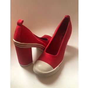 2000’s Chinese Laundry Red Sneaker Platforms S8